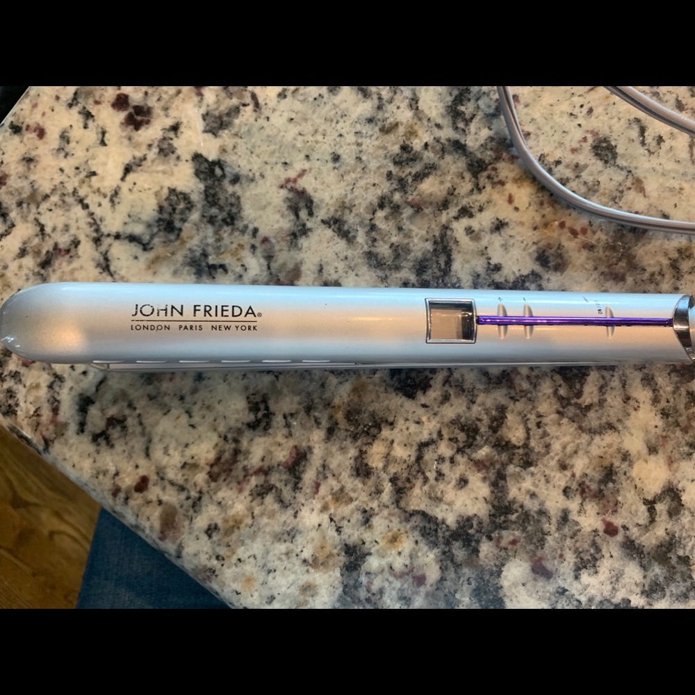 John Frieda hair straightener